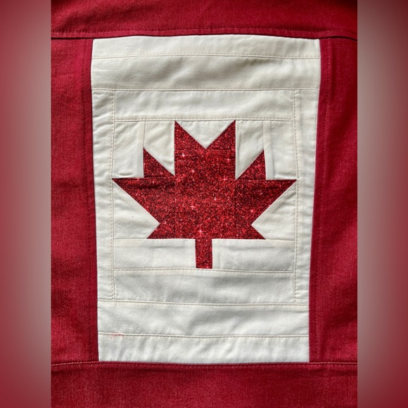 Maple leaf jean jacket, crafted from secondhand textiles, ladies' size XS S - Picture 14 of 16